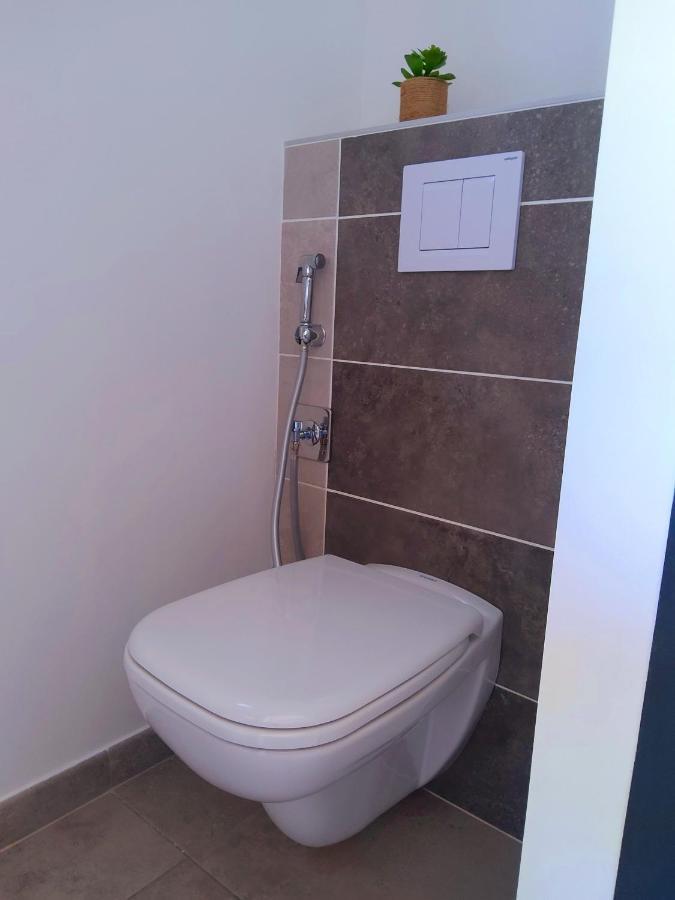 Romytt Suite Saint-Quentin-la-Poterie Exterior photo