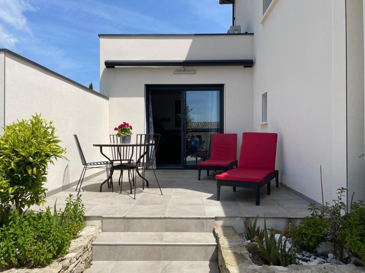 Romytt Suite Saint-Quentin-la-Poterie Exterior photo