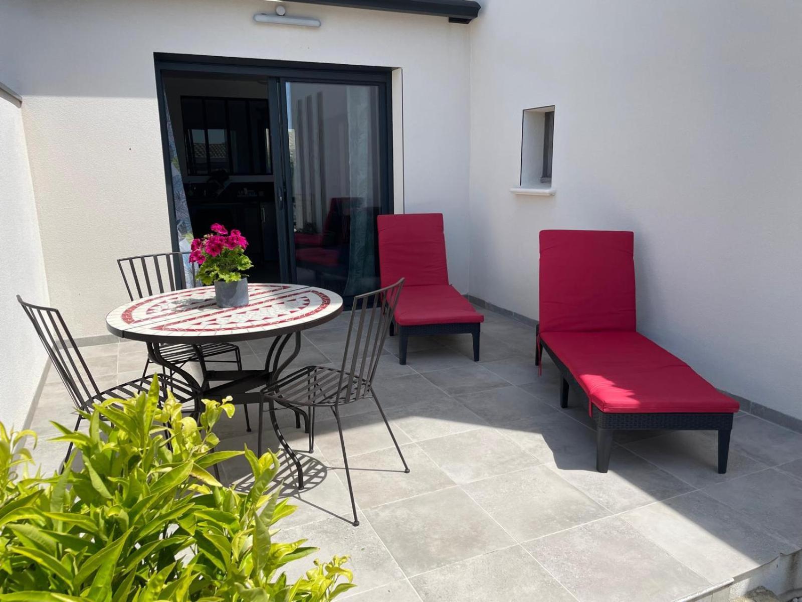 Romytt Suite Saint-Quentin-la-Poterie Exterior photo